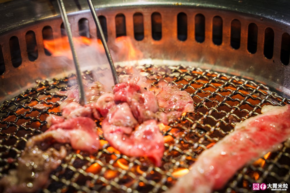 肉控聚餐慶生首選「赤富士日式無煙燒肉鍋物」日本A5+澳洲M9和牛吃到飽，大台北燒肉吃到飽推薦TOP1