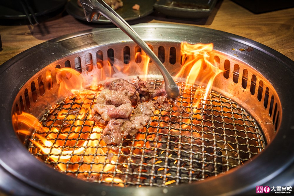 肉控聚餐慶生首選「赤富士日式無煙燒肉鍋物」日本A5+澳洲M9和牛吃到飽，大台北燒肉吃到飽推薦TOP1