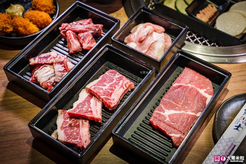 肉控聚餐慶生首選「赤富士日式無煙燒肉鍋物」日本A5+澳洲M9和牛吃到飽，大台北燒肉吃到飽推薦TOP1