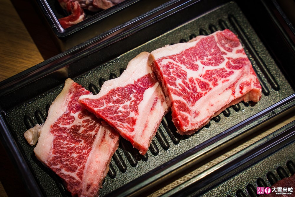 肉控聚餐慶生首選「赤富士日式無煙燒肉鍋物」日本A5+澳洲M9和牛吃到飽，大台北燒肉吃到飽推薦TOP1