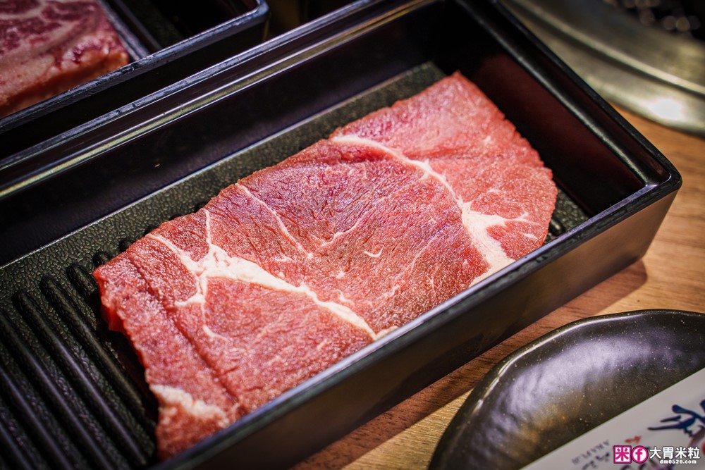 肉控聚餐慶生首選「赤富士日式無煙燒肉鍋物」日本A5+澳洲M9和牛吃到飽，大台北燒肉吃到飽推薦TOP1