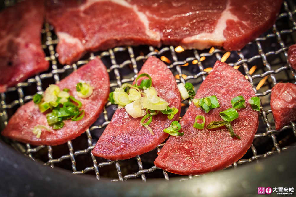 肉控聚餐慶生首選「赤富士日式無煙燒肉鍋物」日本A5+澳洲M9和牛吃到飽，大台北燒肉吃到飽推薦TOP1