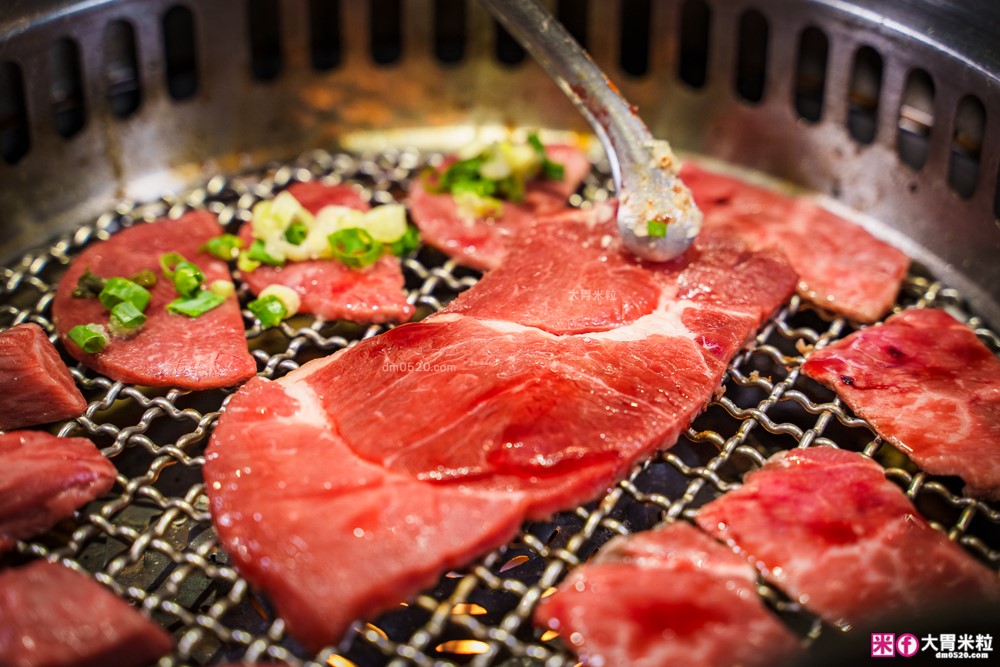 肉控聚餐慶生首選「赤富士日式無煙燒肉鍋物」日本A5+澳洲M9和牛吃到飽，大台北燒肉吃到飽推薦TOP1