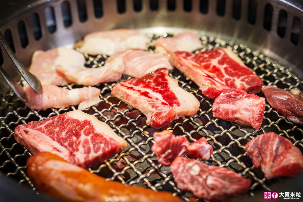 肉控聚餐慶生首選「赤富士日式無煙燒肉鍋物」日本A5+澳洲M9和牛吃到飽，大台北燒肉吃到飽推薦TOP1