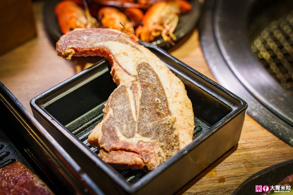 肉控聚餐慶生首選「赤富士日式無煙燒肉鍋物」日本A5+澳洲M9和牛吃到飽，大台北燒肉吃到飽推薦TOP1