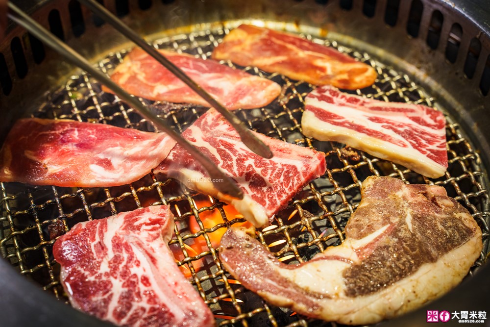 肉控聚餐慶生首選「赤富士日式無煙燒肉鍋物」日本A5+澳洲M9和牛吃到飽，大台北燒肉吃到飽推薦TOP1