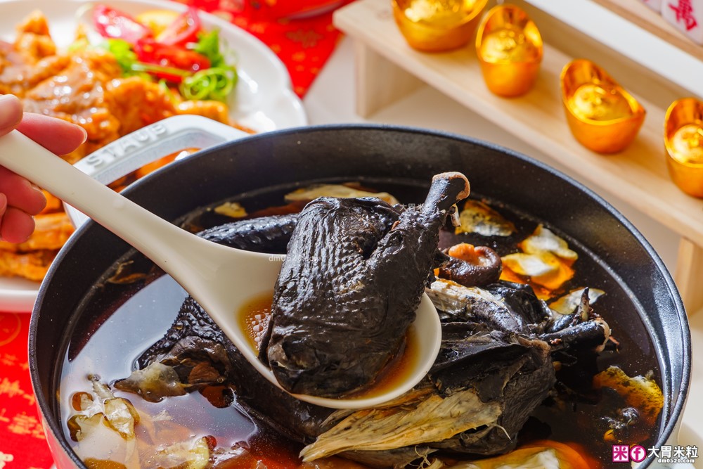 2026年菜預購瘋搶「momo賞星鮮」星級飯店冷凍年菜宅配到家~加碼再抽法國Staub鑄鐵鍋