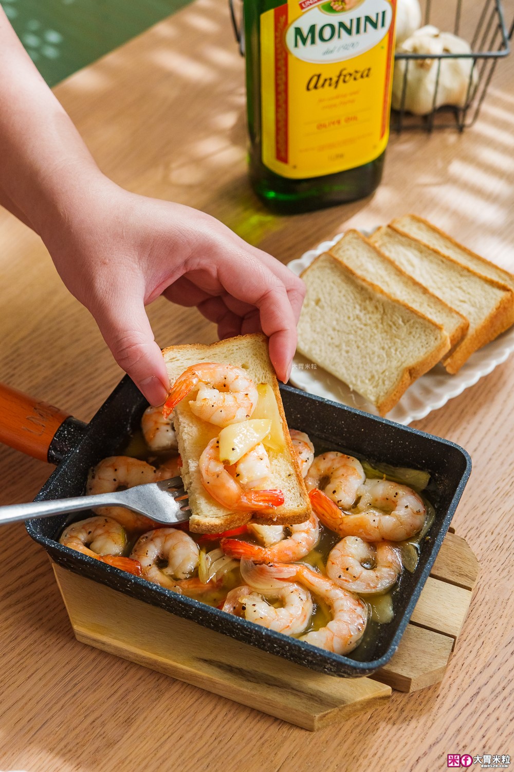 市佔第一「Monini莫尼尼特級初榨橄欖油」生飲等級+義大利莊園原裝~煎炒煮炸一油搞定│橄欖油料理推薦│莎莎醬食譜│蒜油蝦食譜