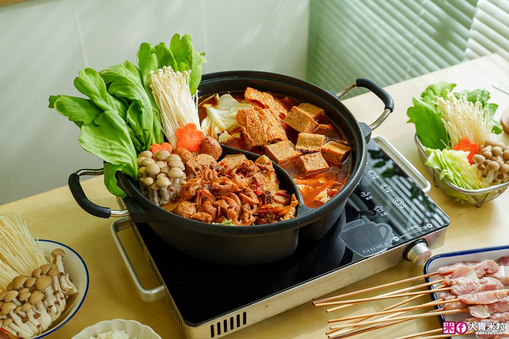 全家型錄隱藏版美食「名廚美饌麻辣串串鍋 + 名廚美饌麻奶鍋」雙鍋齊發~撸串自由在家實現│Costco好市多人氣熟食推薦