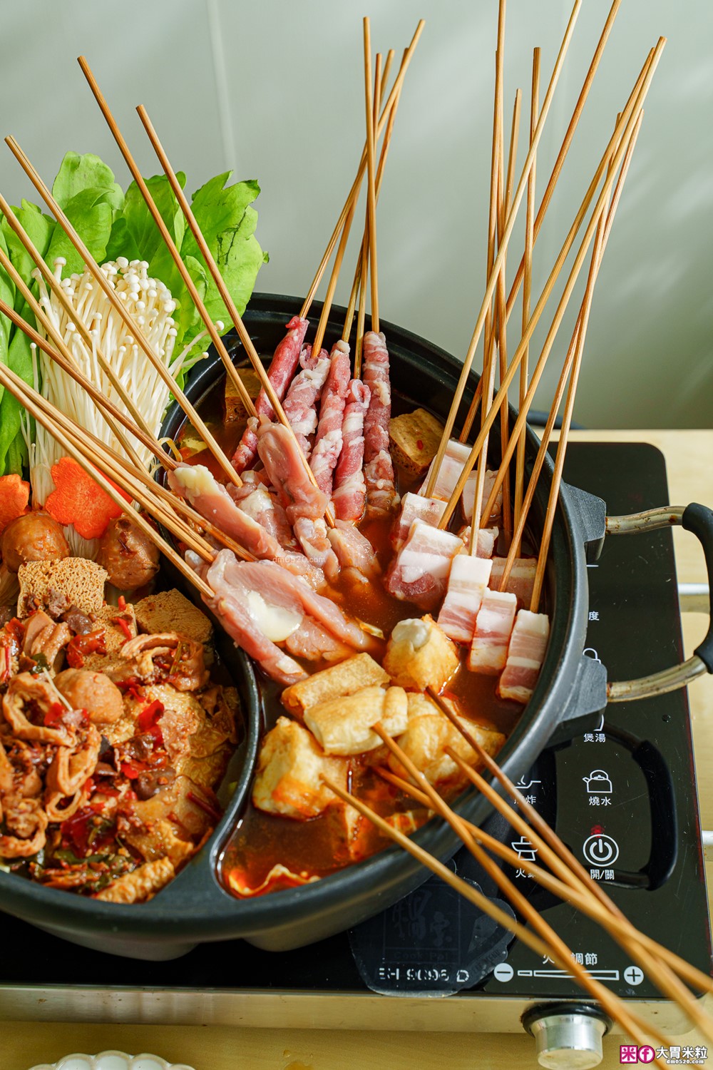 全家型錄隱藏版美食「名廚美饌麻辣串串鍋 + 名廚美饌麻奶鍋」雙鍋齊發~撸串自由在家實現│Costco好市多人氣熟食推薦