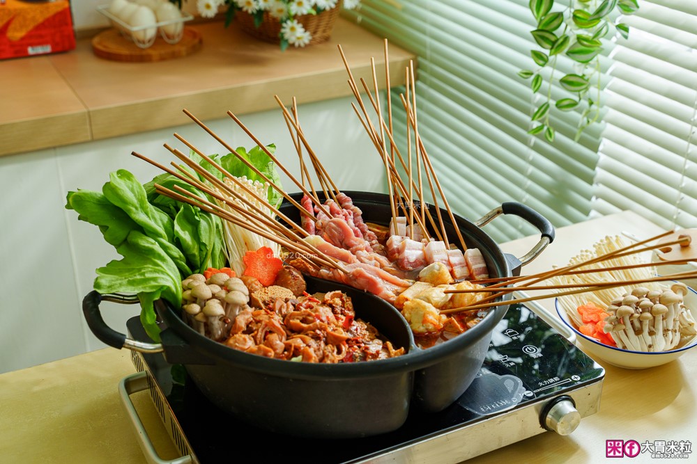 全家型錄隱藏版美食「名廚美饌麻辣串串鍋 + 名廚美饌麻奶鍋」雙鍋齊發~撸串自由在家實現│Costco好市多人氣熟食推薦