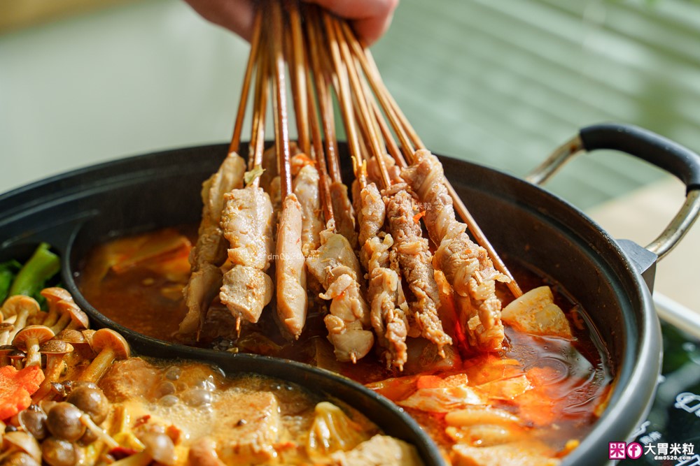 全家型錄隱藏版美食「名廚美饌麻辣串串鍋 + 名廚美饌麻奶鍋」雙鍋齊發~撸串自由在家實現│Costco好市多人氣熟食推薦