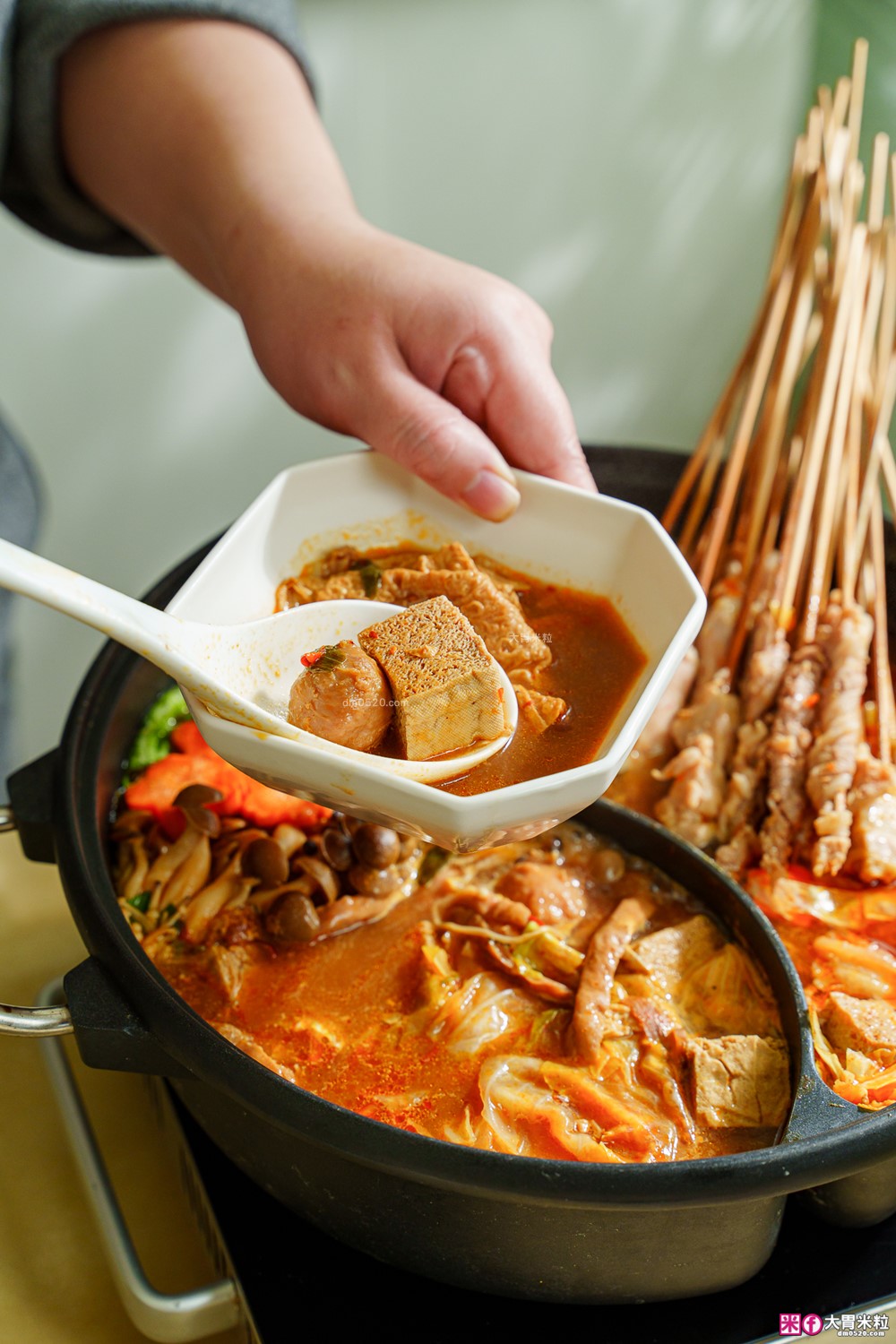 全家型錄隱藏版美食「名廚美饌麻辣串串鍋 + 名廚美饌麻奶鍋」雙鍋齊發~撸串自由在家實現│Costco好市多人氣熟食推薦