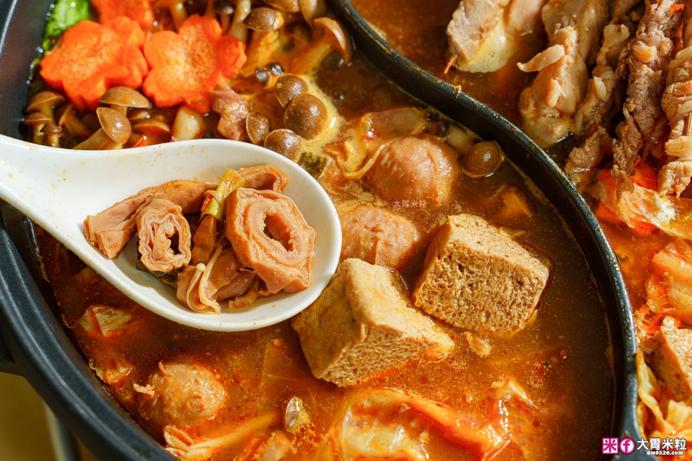 全家型錄隱藏版美食「名廚美饌麻辣串串鍋 + 名廚美饌麻奶鍋」雙鍋齊發~撸串自由在家實現│Costco好市多人氣熟食推薦