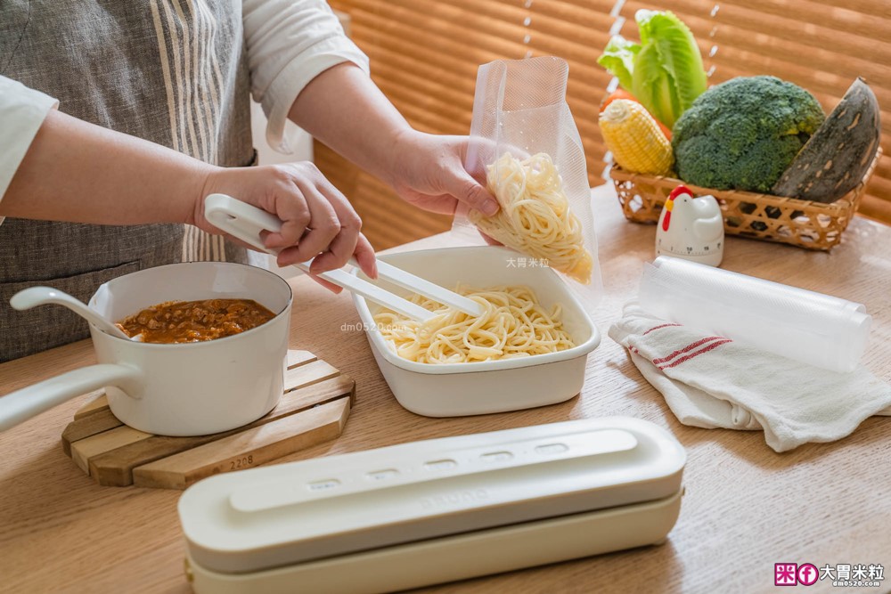 上班族省錢必看！好市多大份量食材如何保存~靠「日本 BRUNO 無線真空保鮮機」一週備餐、醃肉、乾糧防潮一次搞定│無線真空保鮮機推薦│iCook愛料理市集-廚具開箱(33)