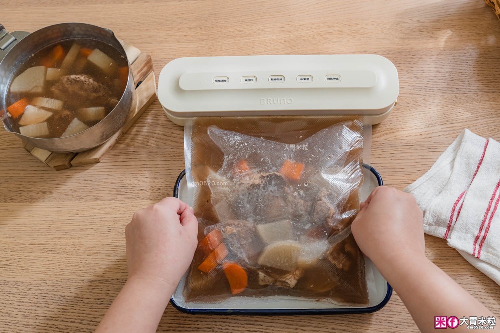 上班族省錢必看！好市多大份量食材如何保存~靠「日本 BRUNO 無線真空保鮮機」一週備餐、醃肉、乾糧防潮一次搞定│無線真空保鮮機推薦│iCook愛料理市集-廚具開箱(33)