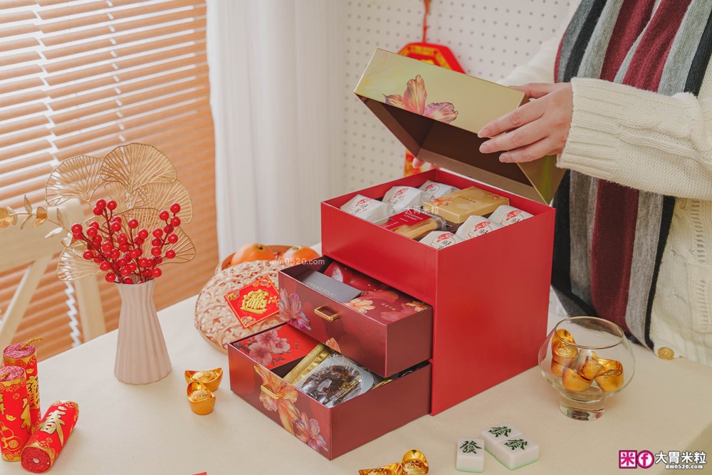 2026年節禮盒開箱│限量「漢來美食 2026糕餅小舖華曜年節禮盒」五星飯店匠心打造三層澎湃設計~1/20前免運早鳥開跑！
