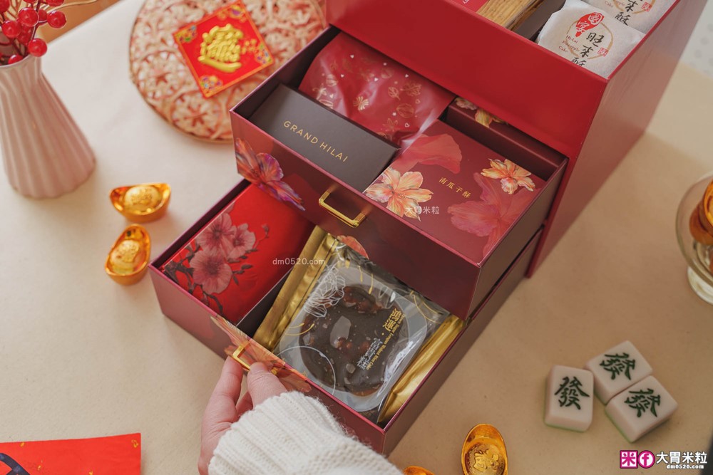 2026年節禮盒開箱│限量「漢來美食 2026糕餅小舖華曜年節禮盒」五星飯店匠心打造三層澎湃設計~1/20前免運早鳥開跑！