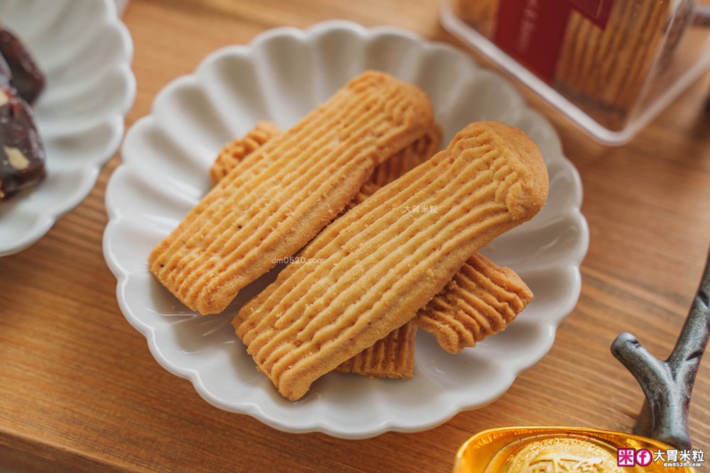 2026年節禮盒開箱│限量「漢來美食 2026糕餅小舖華曜年節禮盒」五星飯店匠心打造三層澎湃設計~1/20前免運早鳥開跑！