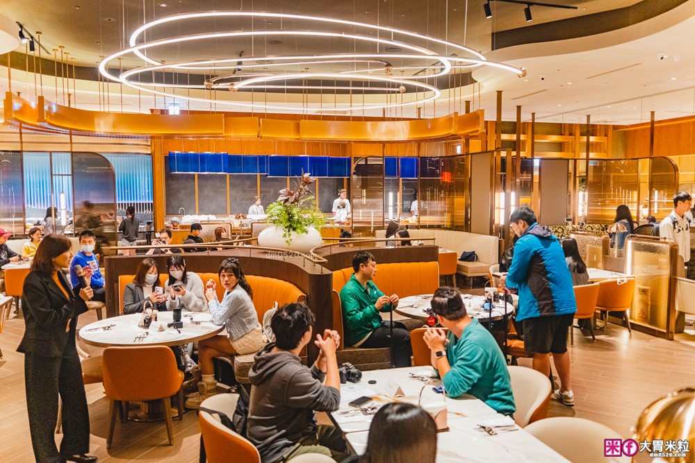 全台最難訂位Buffet登陸桃園│島語桃園台茂店菜單價位│9大主題島檯200道現做料理全攻略ｘ餐酒無限續│桃園Buffet吃到飽推薦