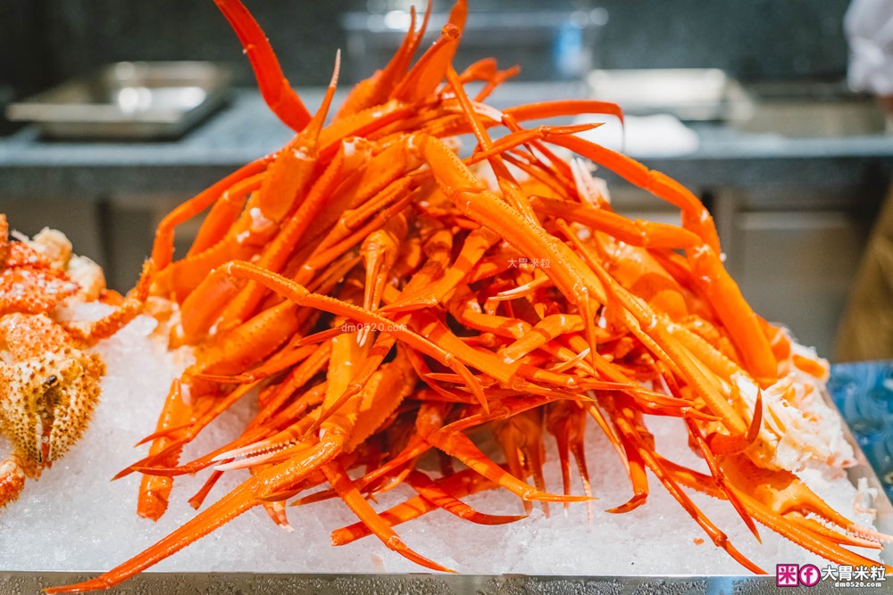 全台最難訂位Buffet登陸桃園│島語桃園台茂店菜單價位│9大主題島檯200道現做料理全攻略ｘ餐酒無限續│桃園Buffet吃到飽推薦