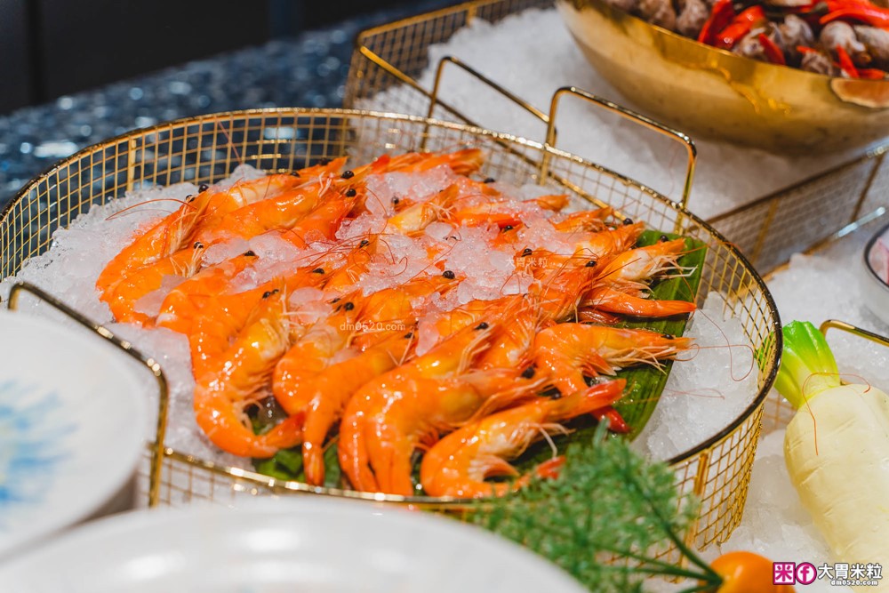 全台最難訂位Buffet登陸桃園│島語桃園台茂店菜單價位│9大主題島檯200道現做料理全攻略ｘ餐酒無限續│桃園Buffet吃到飽推薦