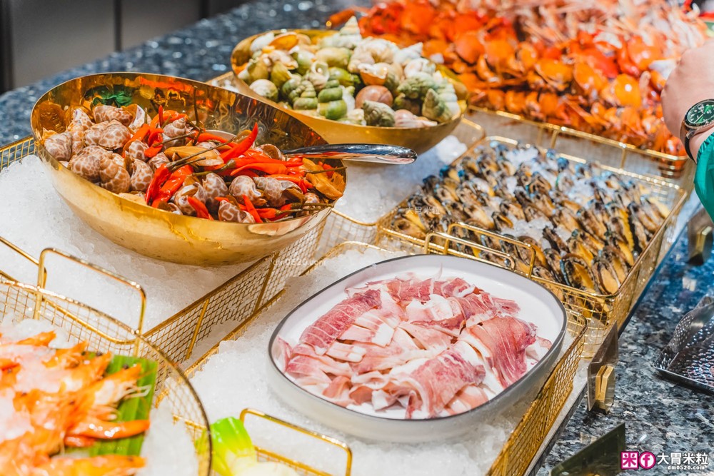 全台最難訂位Buffet登陸桃園│島語桃園台茂店菜單價位│9大主題島檯200道現做料理全攻略ｘ餐酒無限續│桃園Buffet吃到飽推薦