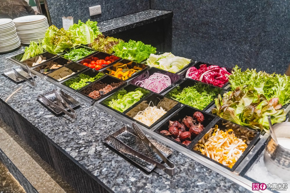 全台最難訂位Buffet登陸桃園│島語桃園台茂店菜單價位│9大主題島檯200道現做料理全攻略ｘ餐酒無限續│桃園Buffet吃到飽推薦