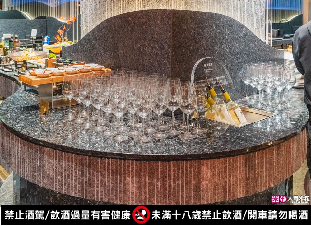 全台最難訂位Buffet登陸桃園│島語桃園台茂店菜單價位│9大主題島檯200道現做料理全攻略ｘ餐酒無限續│桃園Buffet吃到飽推薦