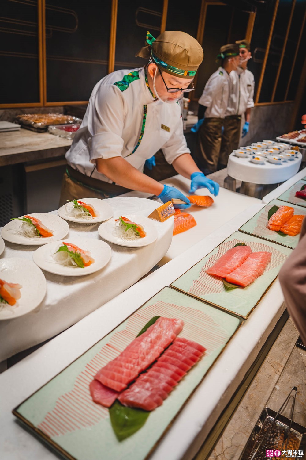 全台最難訂位Buffet登陸桃園│島語桃園台茂店菜單價位│9大主題島檯200道現做料理全攻略ｘ餐酒無限續│桃園Buffet吃到飽推薦