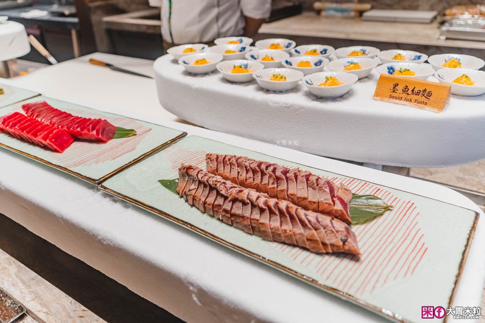 全台最難訂位Buffet登陸桃園│島語桃園台茂店菜單價位│9大主題島檯200道現做料理全攻略ｘ餐酒無限續│桃園Buffet吃到飽推薦