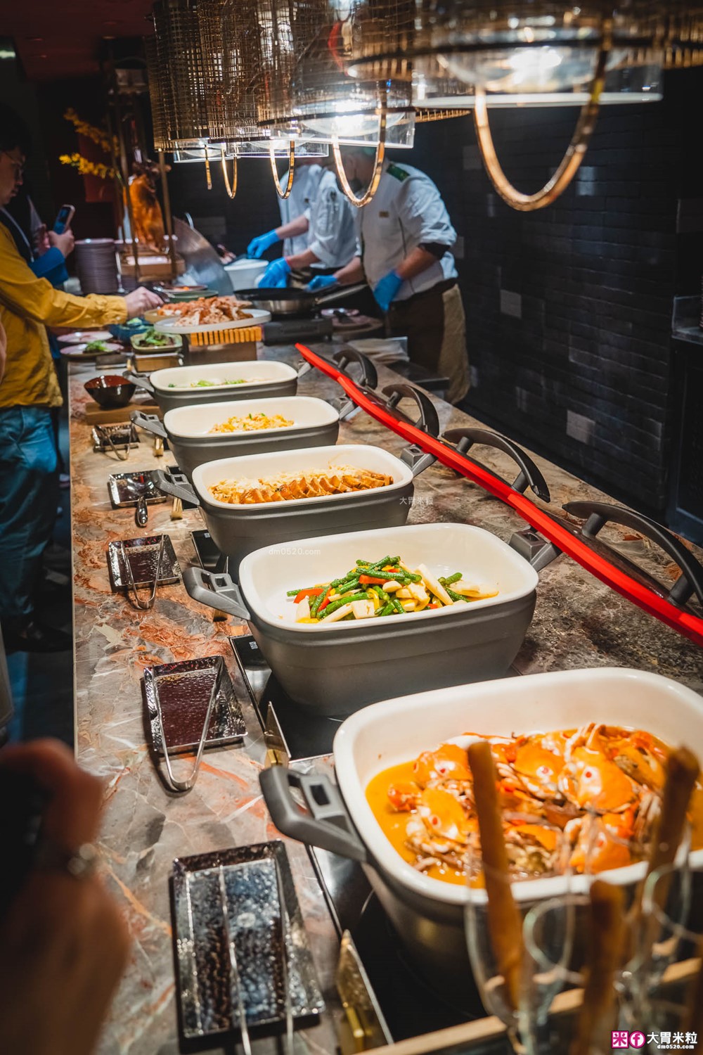 全台最難訂位Buffet登陸桃園│島語桃園台茂店菜單價位│9大主題島檯200道現做料理全攻略ｘ餐酒無限續│桃園Buffet吃到飽推薦