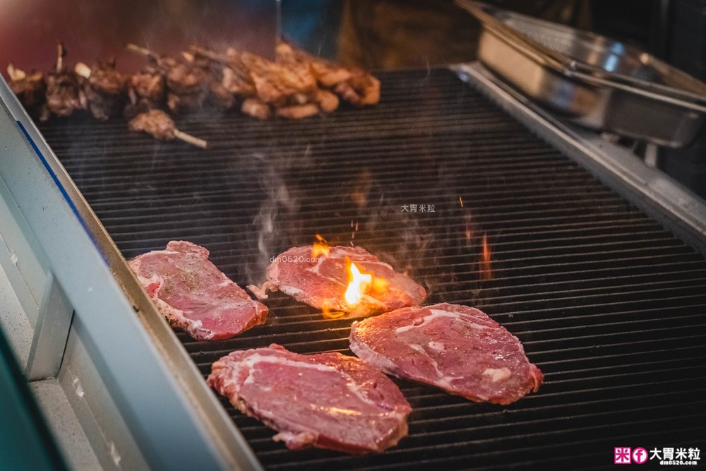 全台最難訂位Buffet登陸桃園│島語桃園台茂店菜單價位│9大主題島檯200道現做料理全攻略ｘ餐酒無限續│桃園Buffet吃到飽推薦