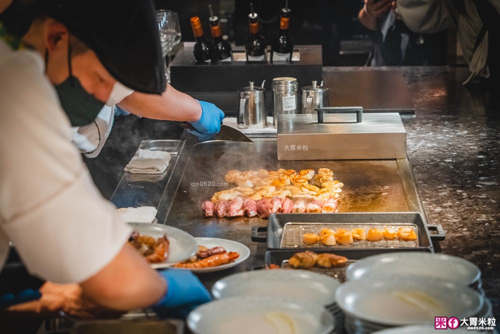 全台最難訂位Buffet登陸桃園│島語桃園台茂店菜單價位│9大主題島檯200道現做料理全攻略ｘ餐酒無限續│桃園Buffet吃到飽推薦