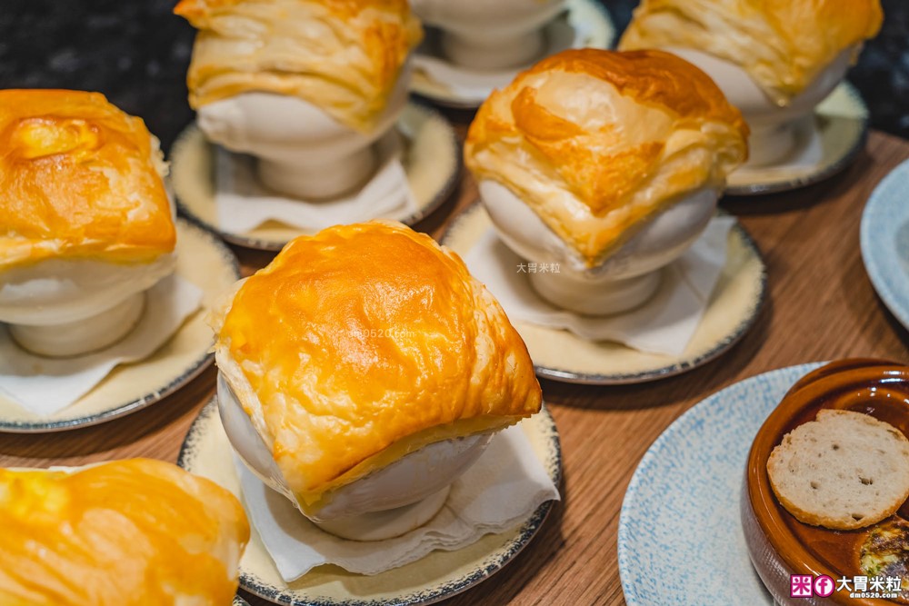 全台最難訂位Buffet登陸桃園│島語桃園台茂店菜單價位│9大主題島檯200道現做料理全攻略ｘ餐酒無限續│桃園Buffet吃到飽推薦