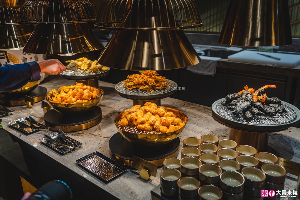 全台最難訂位Buffet登陸桃園│島語桃園台茂店菜單價位│9大主題島檯200道現做料理全攻略ｘ餐酒無限續│桃園Buffet吃到飽推薦