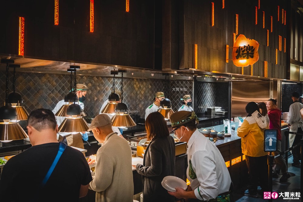 全台最難訂位Buffet登陸桃園│島語桃園台茂店菜單價位│9大主題島檯200道現做料理全攻略ｘ餐酒無限續│桃園Buffet吃到飽推薦