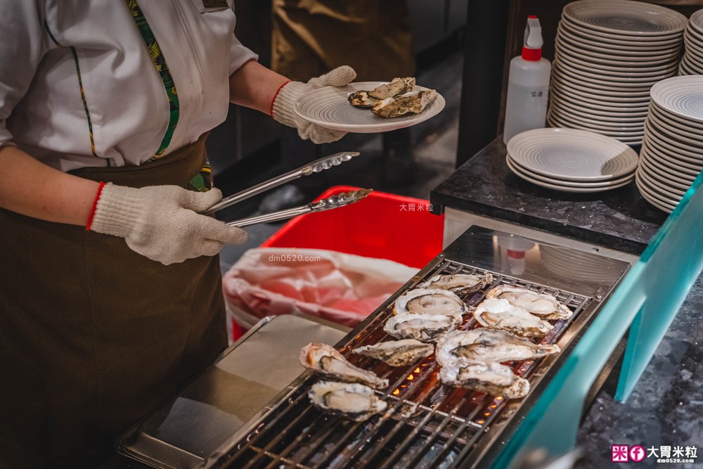 全台最難訂位Buffet登陸桃園│島語桃園台茂店菜單價位│9大主題島檯200道現做料理全攻略ｘ餐酒無限續│桃園Buffet吃到飽推薦