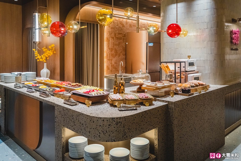 全台最難訂位Buffet登陸桃園│島語桃園台茂店菜單價位│9大主題島檯200道現做料理全攻略ｘ餐酒無限續│桃園Buffet吃到飽推薦