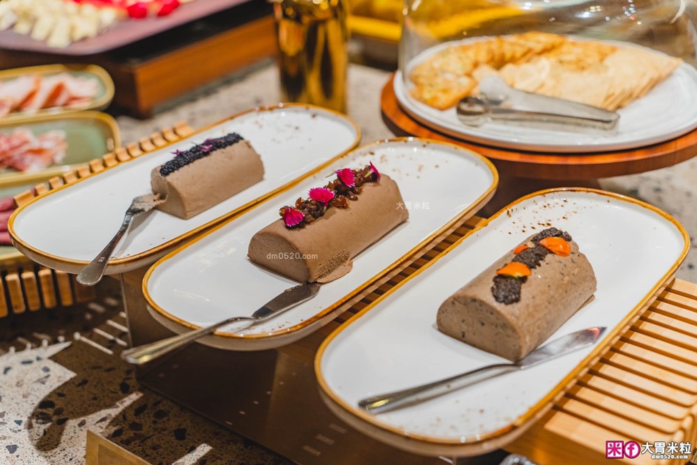 全台最難訂位Buffet登陸桃園│島語桃園台茂店菜單價位│9大主題島檯200道現做料理全攻略ｘ餐酒無限續│桃園Buffet吃到飽推薦