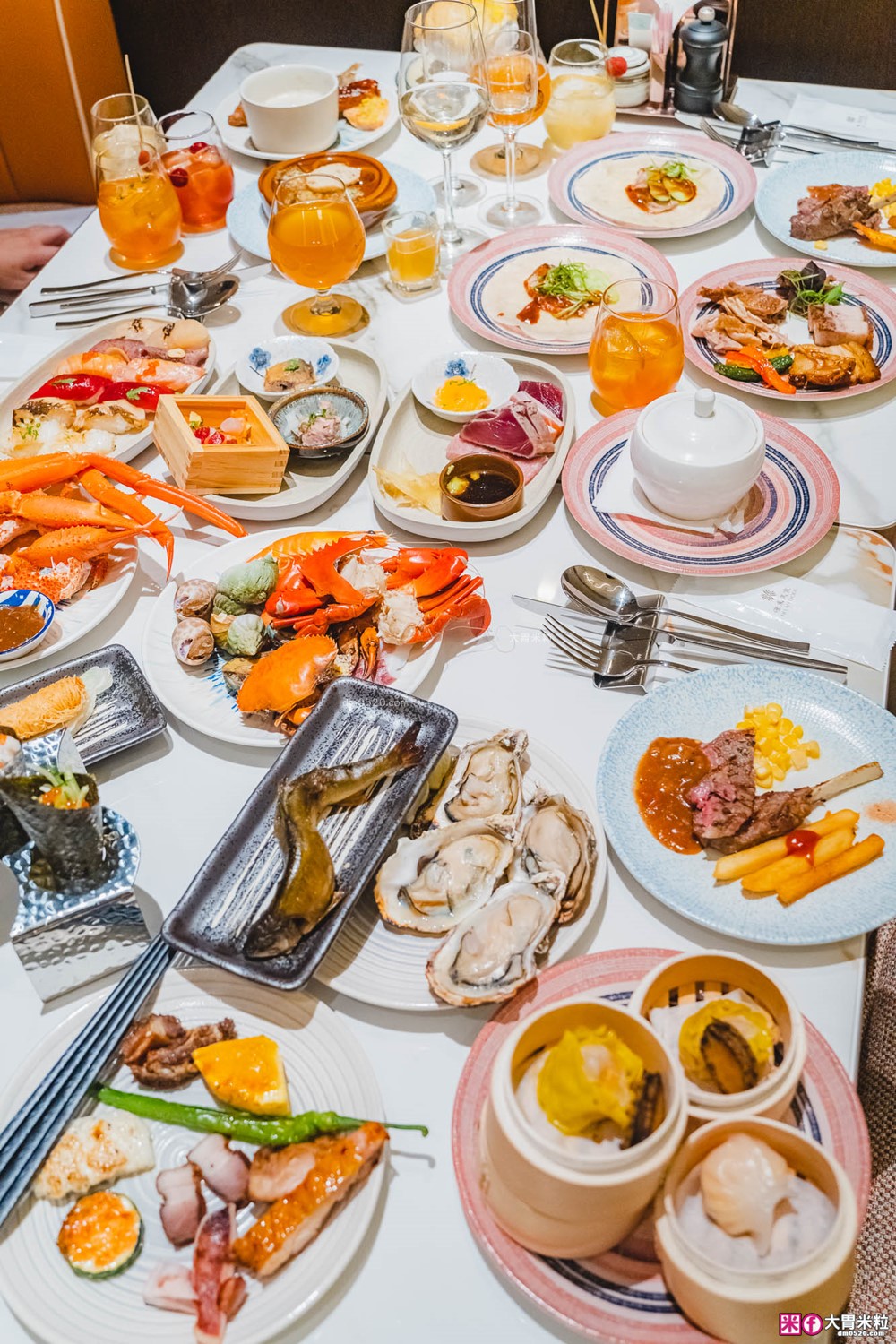 全台最難訂位Buffet登陸桃園│島語桃園台茂店菜單價位│9大主題島檯200道現做料理全攻略ｘ餐酒無限續│桃園Buffet吃到飽推薦