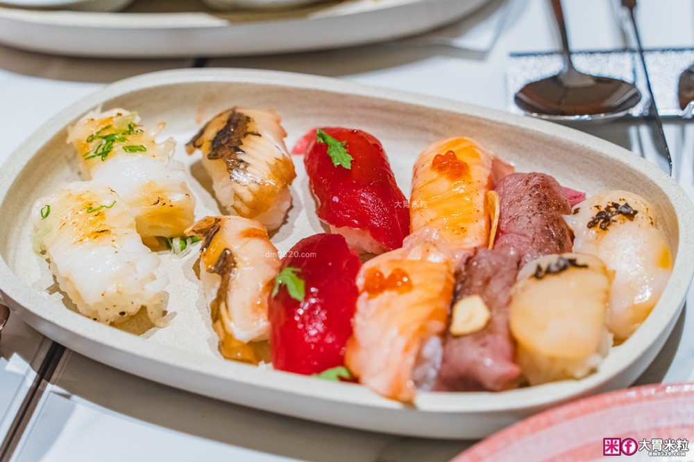 全台最難訂位Buffet登陸桃園│島語桃園台茂店菜單價位│9大主題島檯200道現做料理全攻略ｘ餐酒無限續│桃園Buffet吃到飽推薦