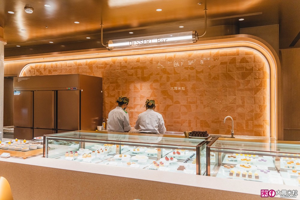 全台最難訂位Buffet登陸桃園│島語桃園台茂店菜單價位│9大主題島檯200道現做料理全攻略ｘ餐酒無限續│桃園Buffet吃到飽推薦