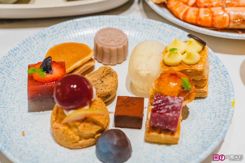 全台最難訂位Buffet登陸桃園│島語桃園台茂店菜單價位│9大主題島檯200道現做料理全攻略ｘ餐酒無限續│桃園Buffet吃到飽推薦