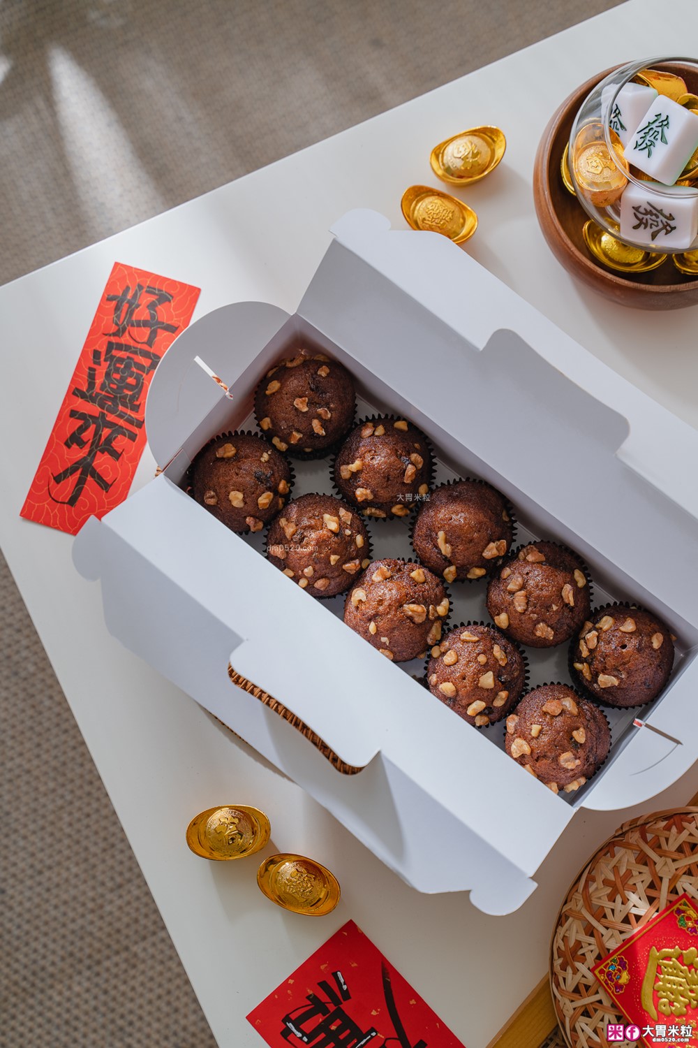 中和老字號「愛維爾手感烘培桂圓蛋糕 」滿料桂圓肉超鬆軟~退冰即食超方便 │新北伴手禮甜點推薦│中和麵包甜點推薦