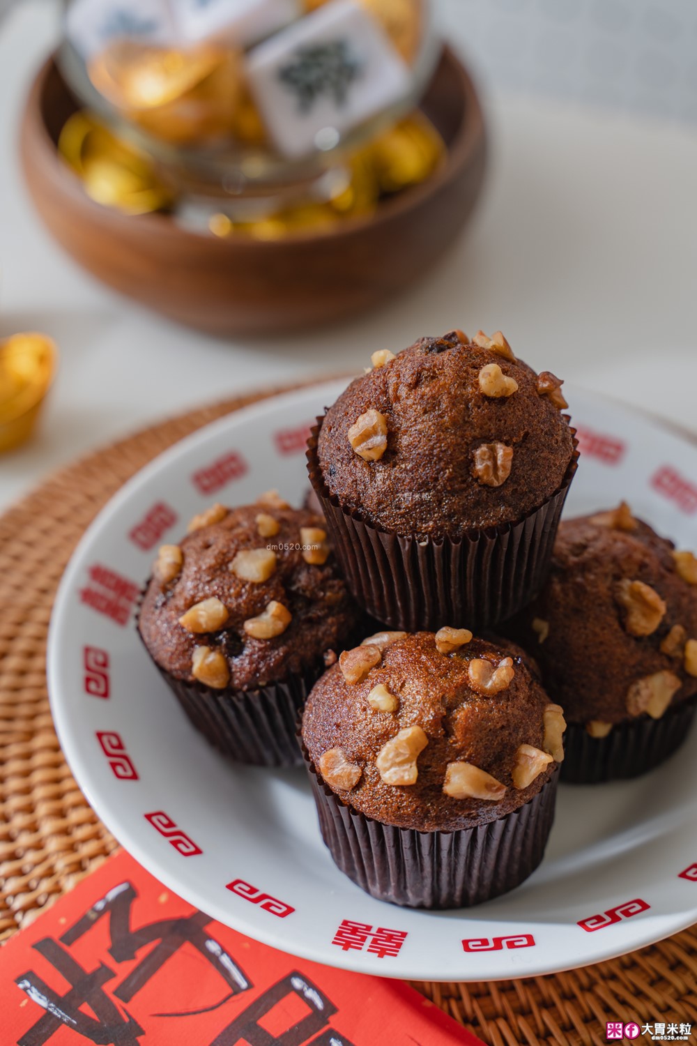 中和老字號「愛維爾手感烘培桂圓蛋糕 」滿料桂圓肉超鬆軟~退冰即食超方便 │新北伴手禮甜點推薦│中和麵包甜點推薦