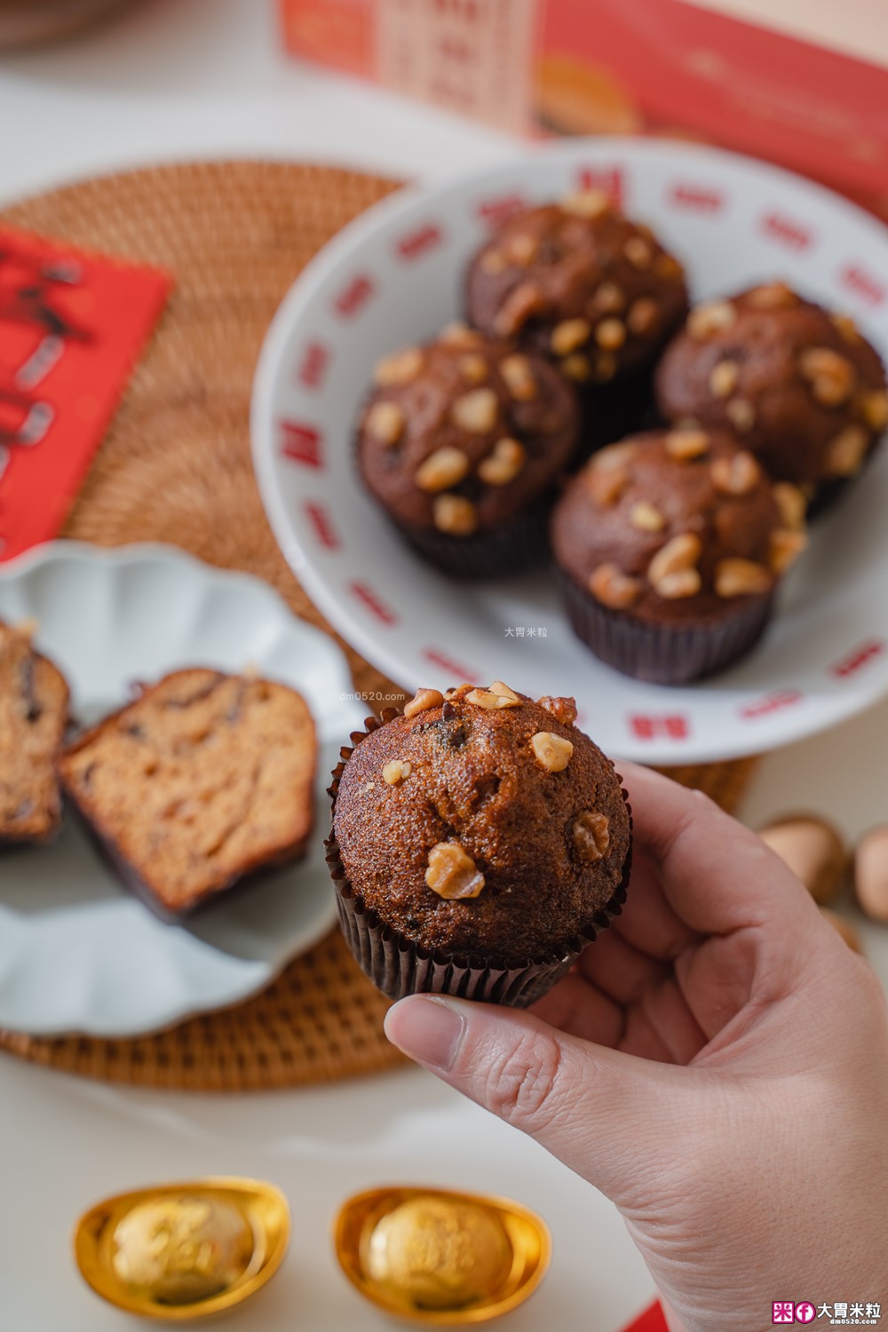 中和老字號「愛維爾手感烘培桂圓蛋糕 」滿料桂圓肉超鬆軟~退冰即食超方便 │新北伴手禮甜點推薦│中和麵包甜點推薦