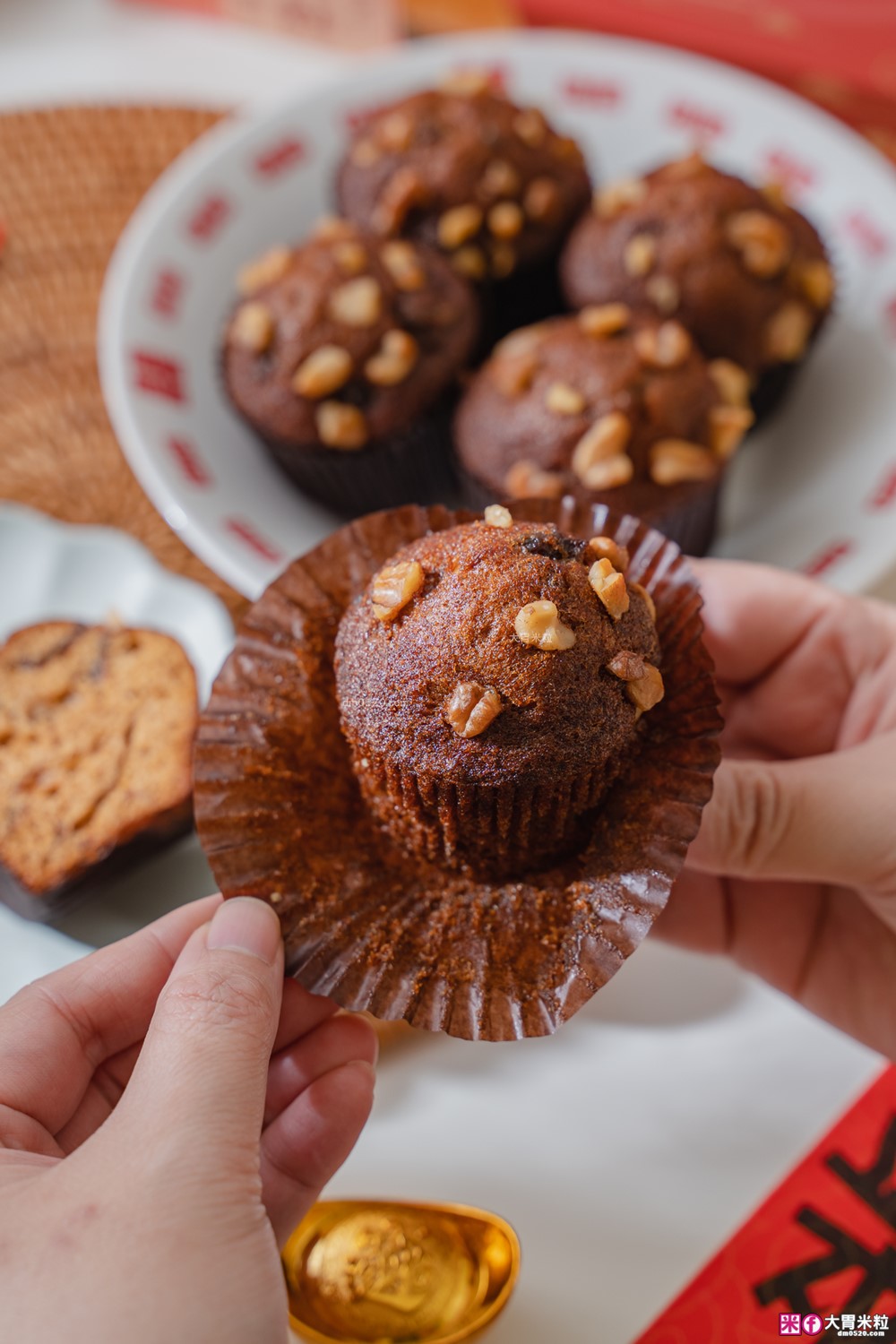 中和老字號「愛維爾手感烘培桂圓蛋糕 」滿料桂圓肉超鬆軟~退冰即食超方便 │新北伴手禮甜點推薦│中和麵包甜點推薦
