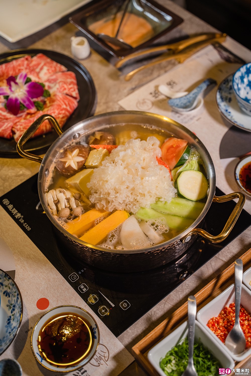 大安區頂級鍋物推薦「聚食釜台式頂級蝦湯鍋物」涮鍋超鮮甜+飯後雜炊一定要吃│信義安和站美食│台北包廂火鍋餐廳推薦
