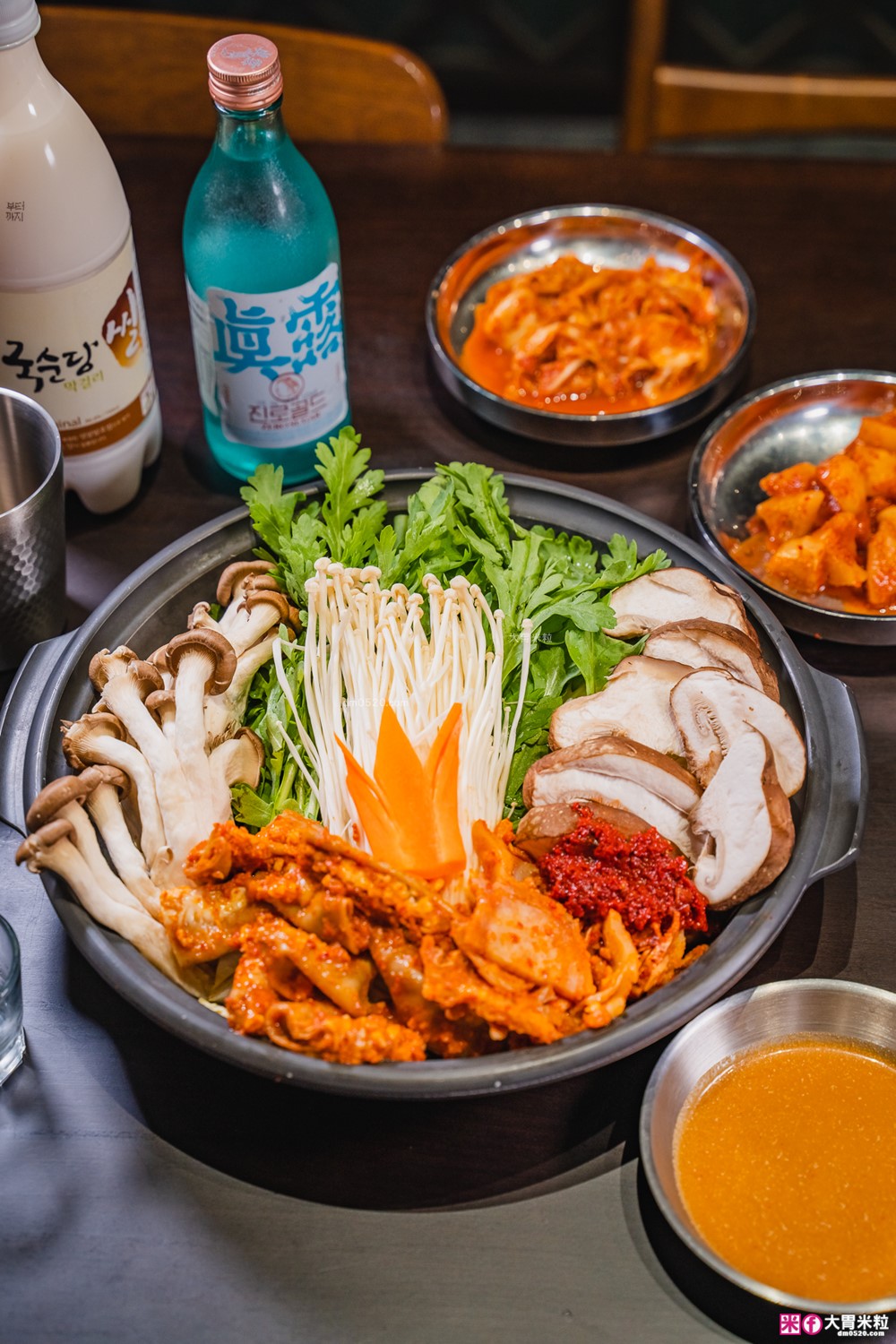 台灣也能吃到韓國醒酒湯「中央韓鍋酒舍 信義ATT店」必吃招牌牛腸火鍋+牛內臟湯+生牛肉~每月熱銷突破4萬鍋│信義ATT美食餐廳│台北宵夜推薦